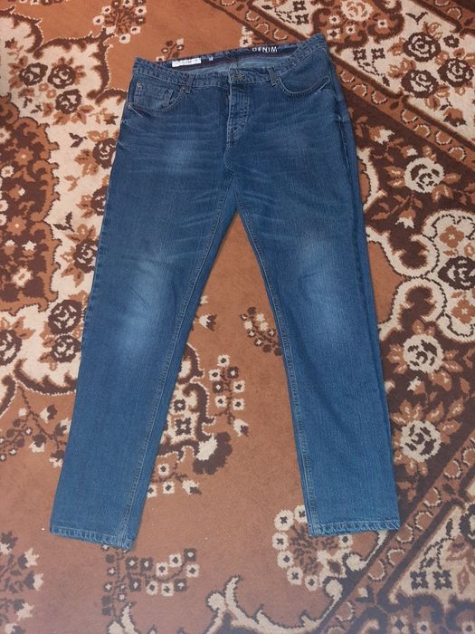 Продам плащ, костюм и мужские джинсы.