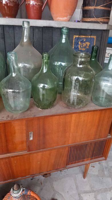 Стари дамаджани от дебело здраво стъкло