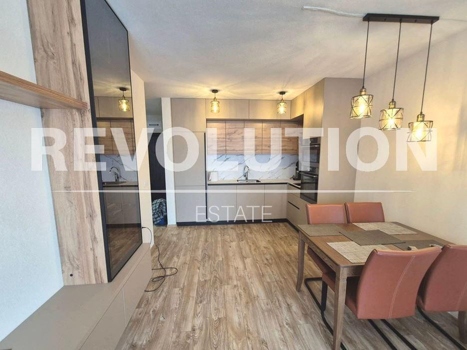 Дава се под наем Двустаен апартамент в Варна, Център - 60 кв.м за 650 € - Снимка #2