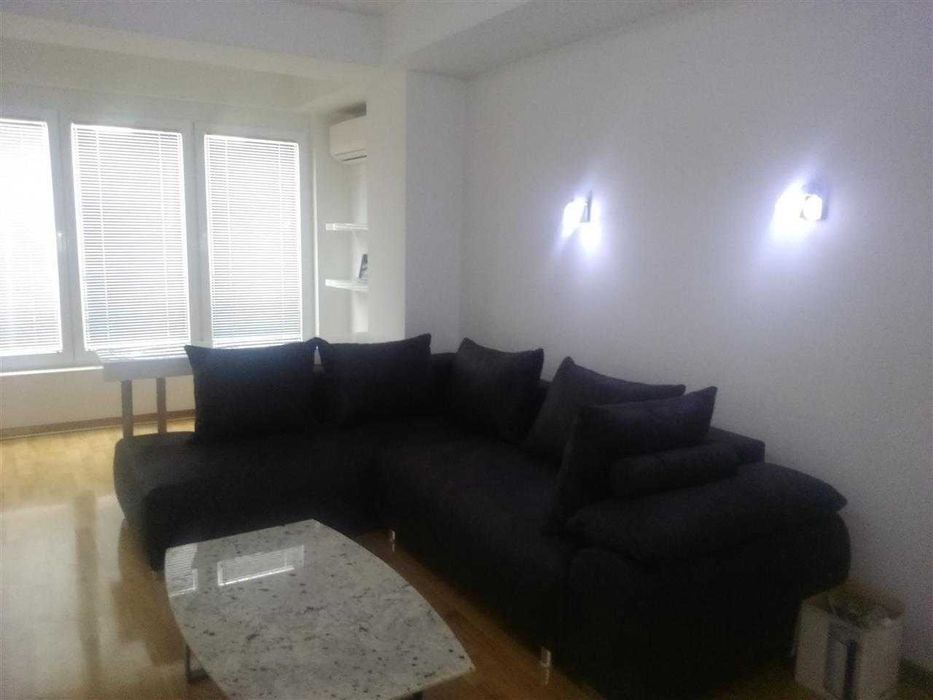 Дава се под наем Двустаен апартамент в Бургас, Център - 57 кв.м за 229.5 € - Снимка #2