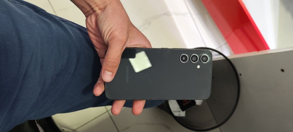 Samsung A54.  ideal