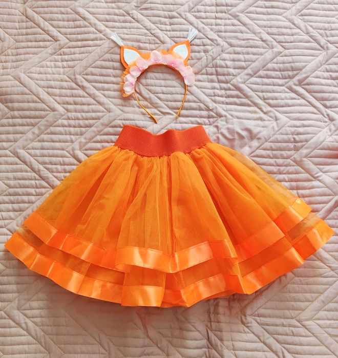 Продам костюмы для утренников для девочки