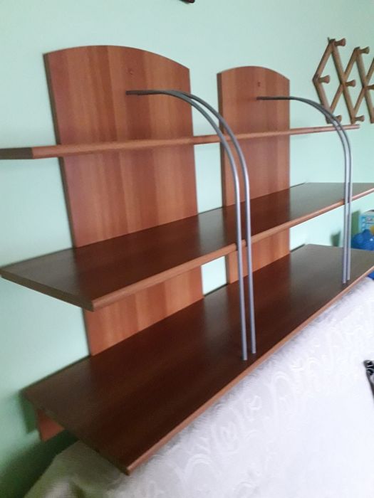 Bibliotecă suspendată