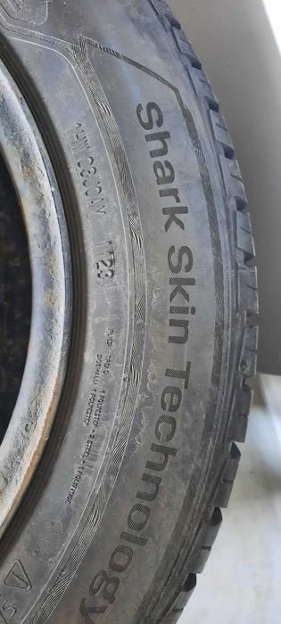 ЛЕТНИ ГУМИ УНИРОЯЛ 185/65/15 ПОЧТИ НОВИ с джанти за Фиат Пунто Ево