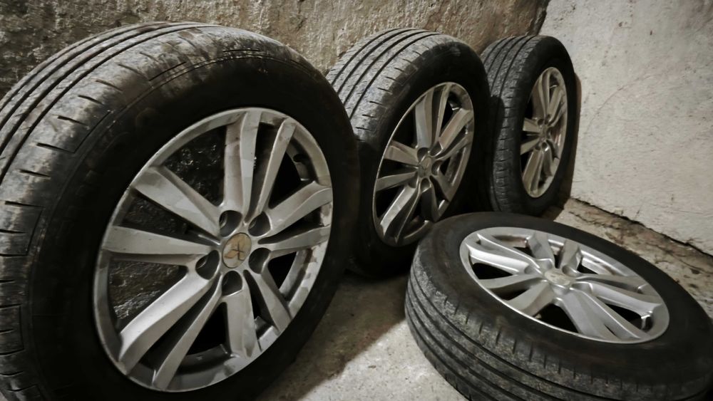 Джанти с гуми за Mitsubishi/Мицубиши