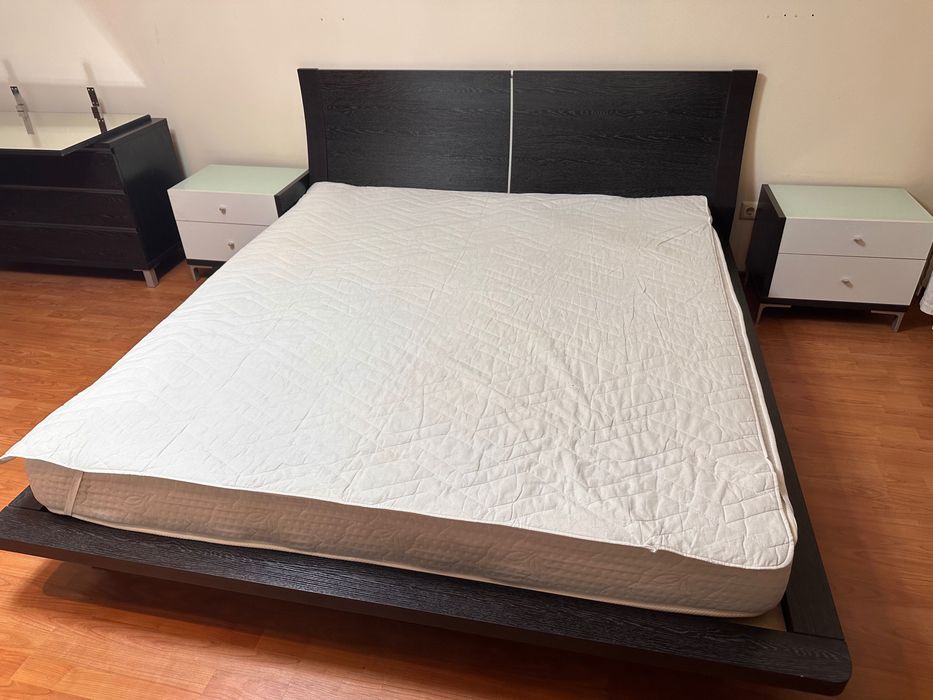 Продам кровать и 2 тумбочки