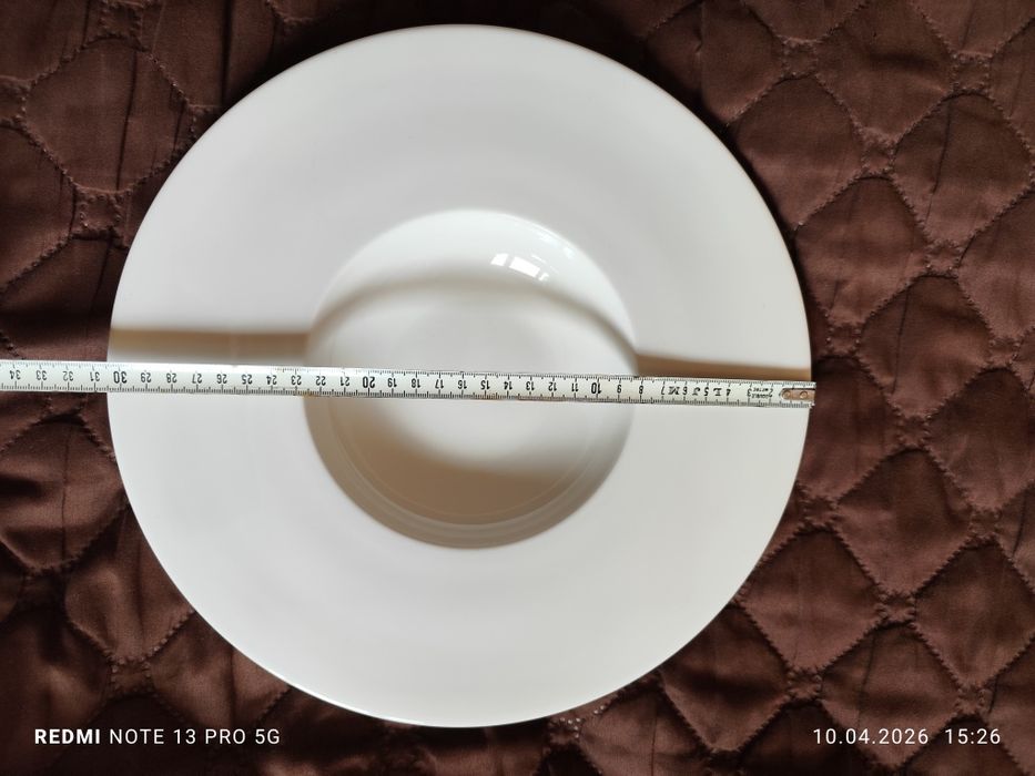 Продавам,2 бр чинии за паста. Порцеланови.