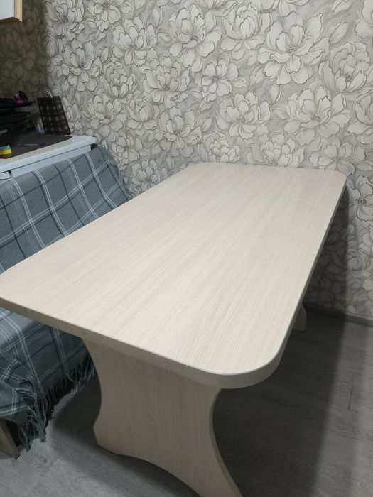 Продам кухонный стол