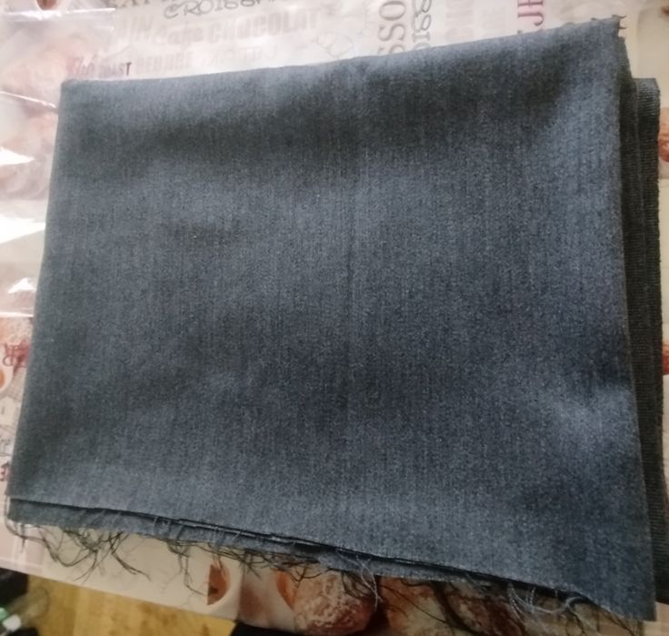 Нов сив вълнен плат