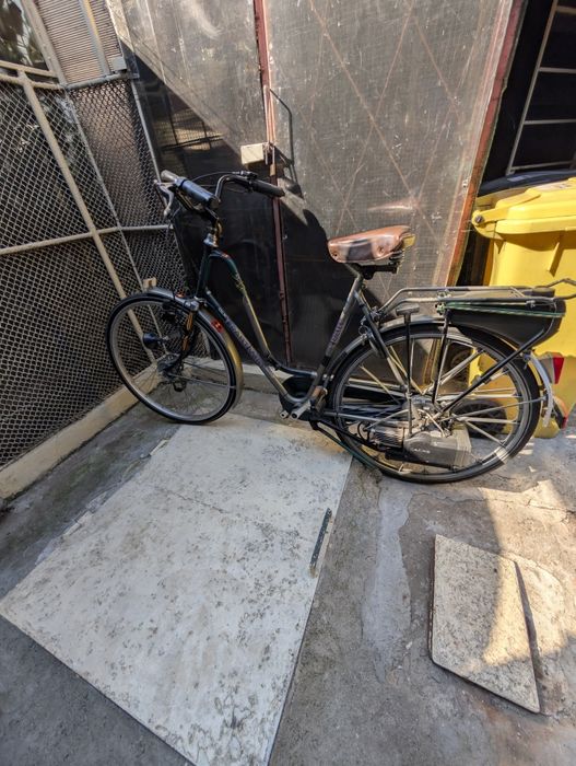 Bicicleta cu motor pe benzina
