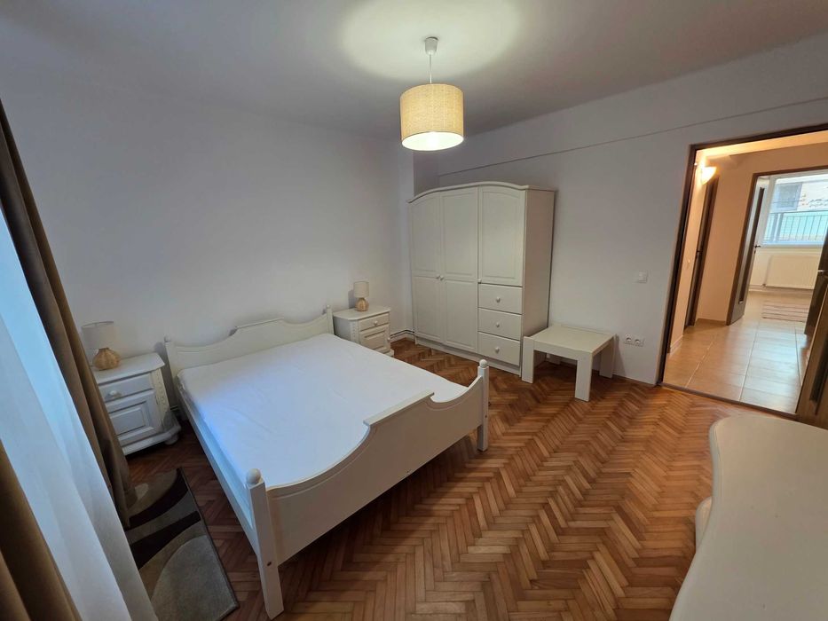 Inchiriez apartament cu 2 camere P-ta M. Viteazul