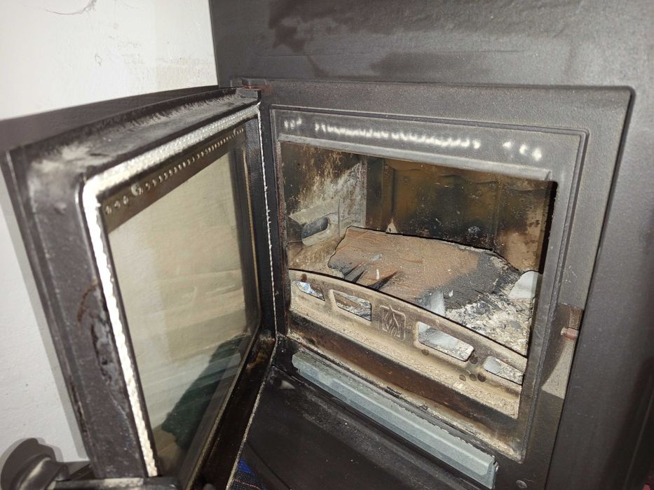 Продавам Камина на дърва,без водна риза.