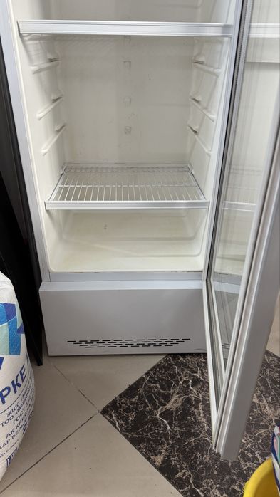 Витринный холодильник