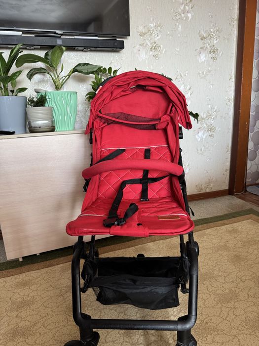 Продам прогулочную коляску