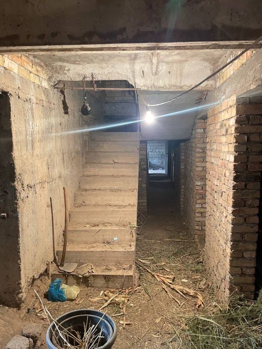 Nazarbekda uy sotlad 8 sotix