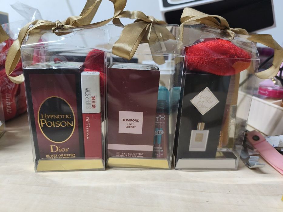 Set cadou pentru femei parfum+ruj Maybelline + inimioara de plus