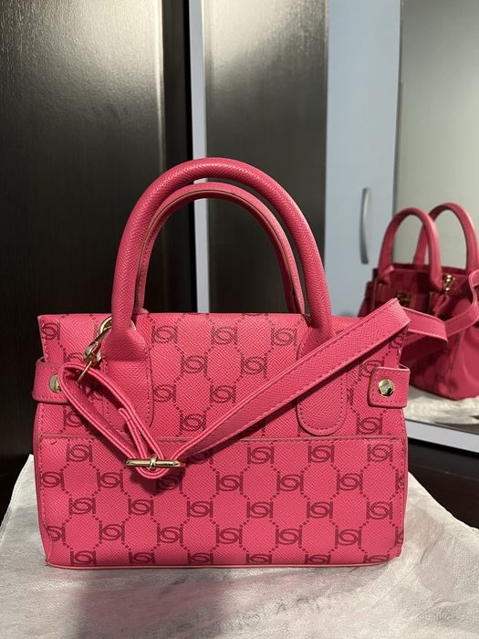 Дамска чанта на марката BEBE