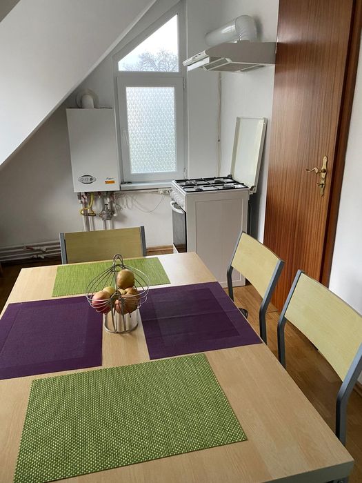 Apartament la casa de închiriat