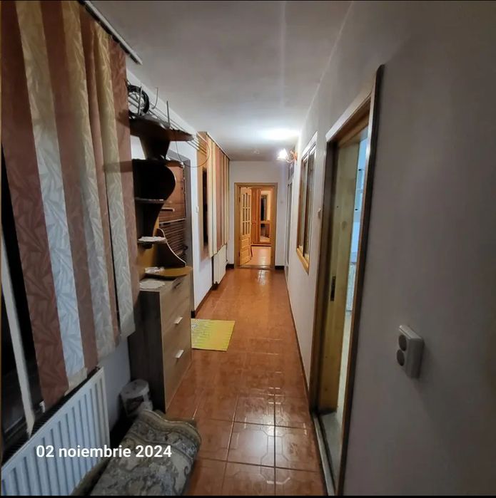 Vand casa (parter+etaj) - zona Biserica Noua