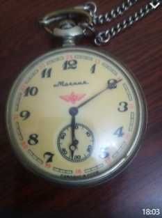 Продам часы на цепочке Маяк