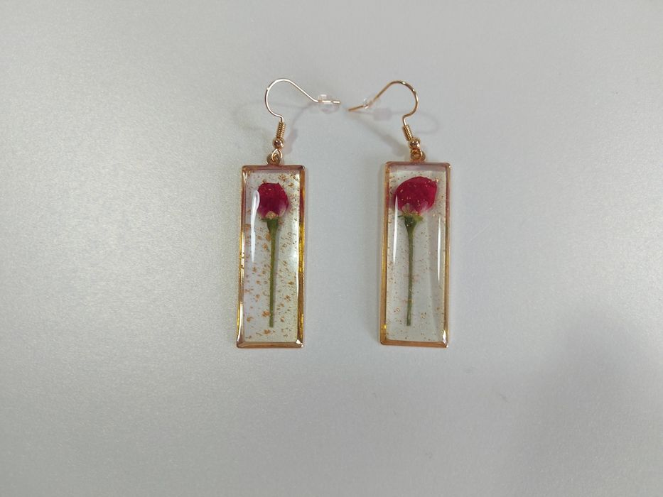 Бижута от епоксидна смола c 18 каратово златно покритие