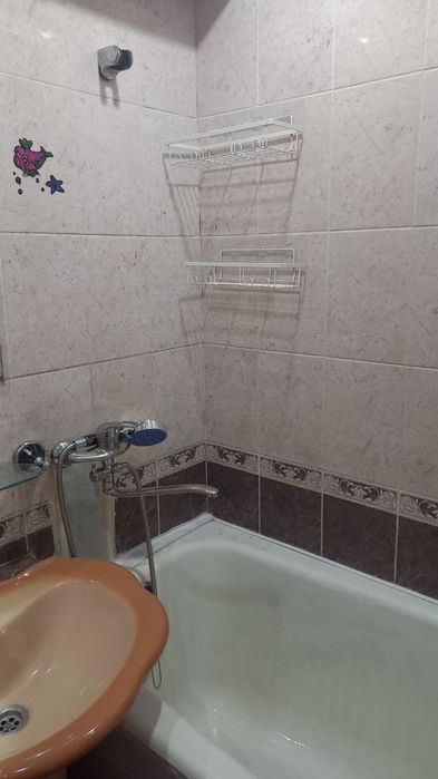 Сдам 1 ком квартиру Достык мол