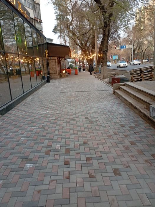 Укладка асфальта и брусчатки