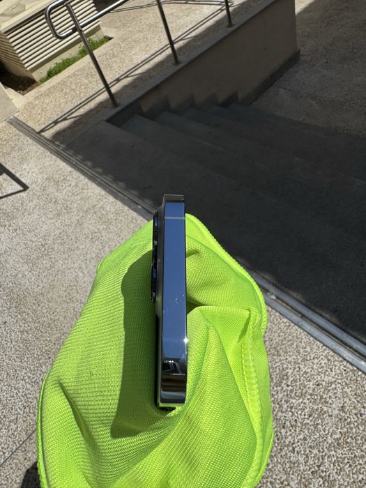 iPhone 13 PRO син 256 GB + 5 кейса и протектор