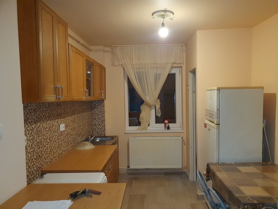 Închiriez ap 2 camere
