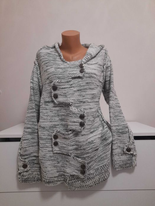 Топли пуловери, блузи и шал