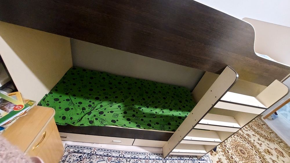 Двухярусная кровать детски