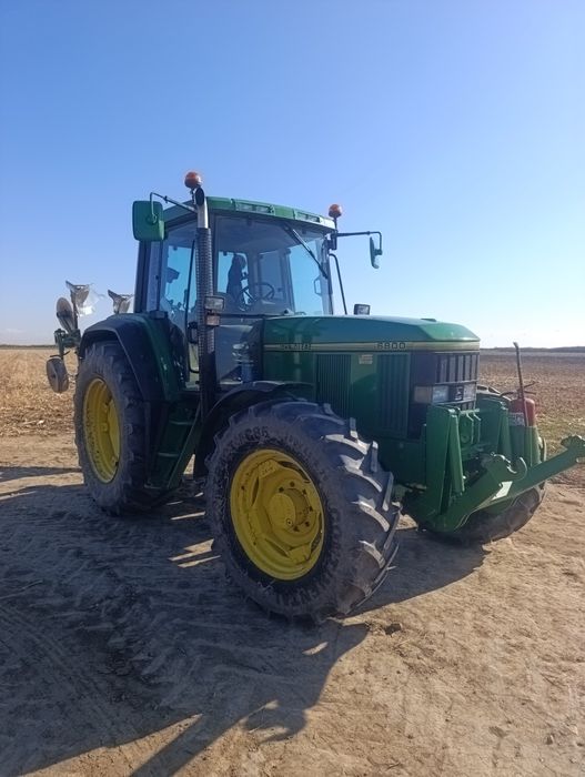 John  Deere 6800