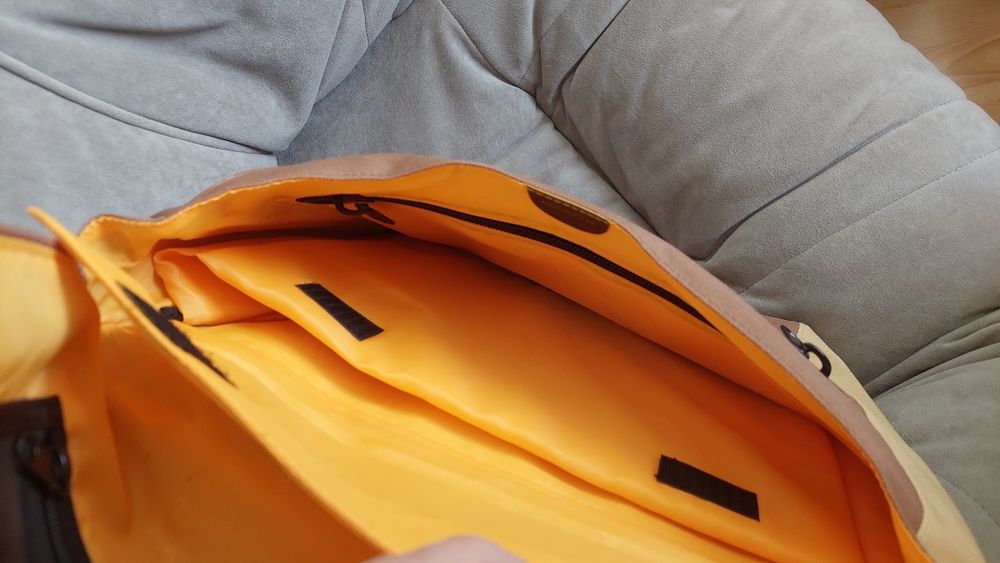 Чанта за лаптоп на Dicota и подарък Gabol.