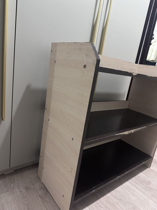 аяк киім сөресі сатылады