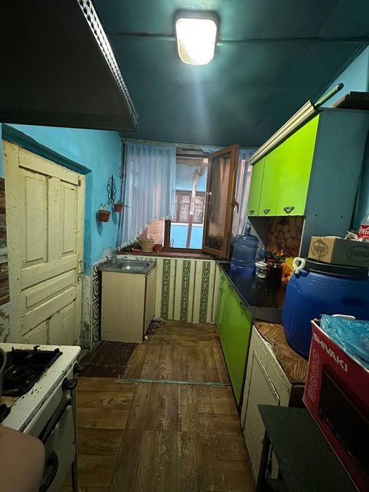 Uy sotiladi. buxoro viloyoti kogon shaharida joylashgan.