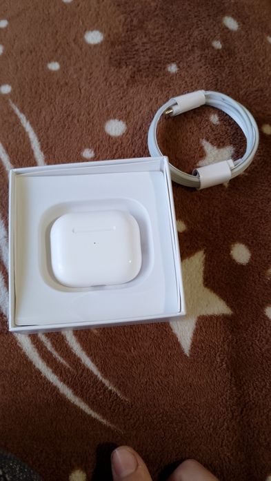 Vând caști airpods