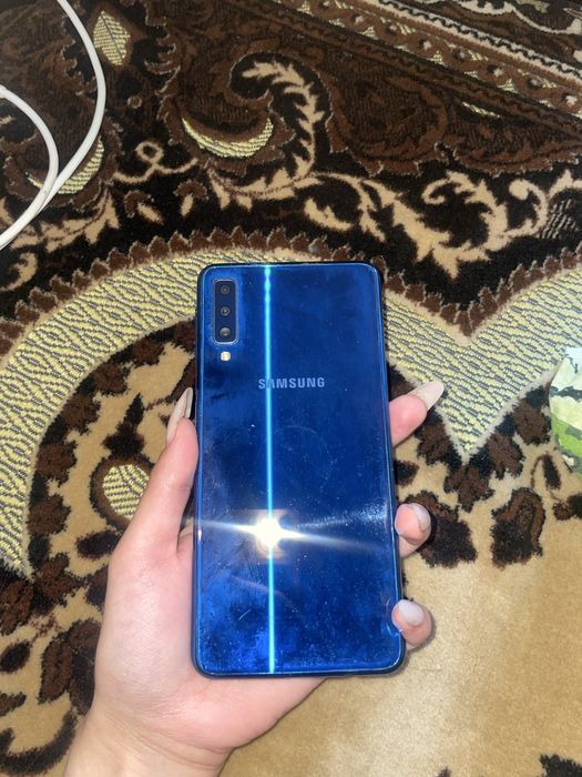 Продам срочно телефон