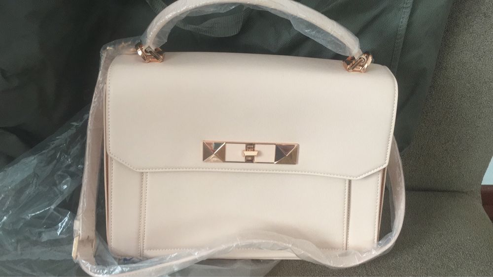 Брендовая сумка Charles&Keith