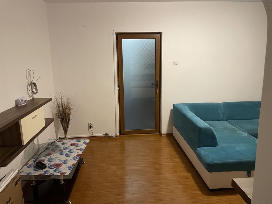 Inchiriez apartament ,in micro 9