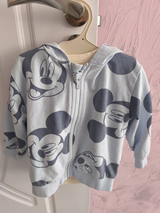 Бебешки анцунг Мики маус в перфектно състояние 6-8 месеца