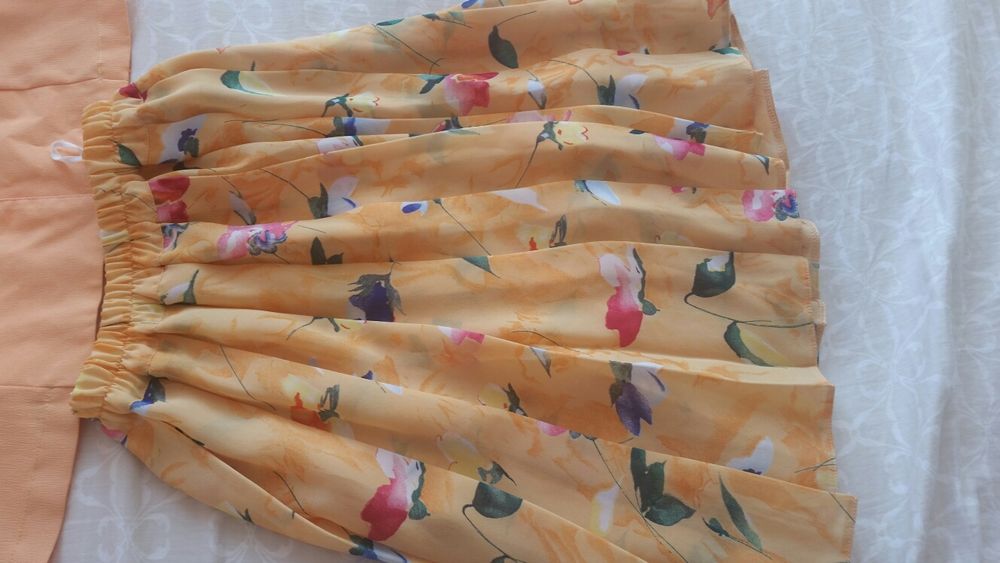 Дамско костюмче