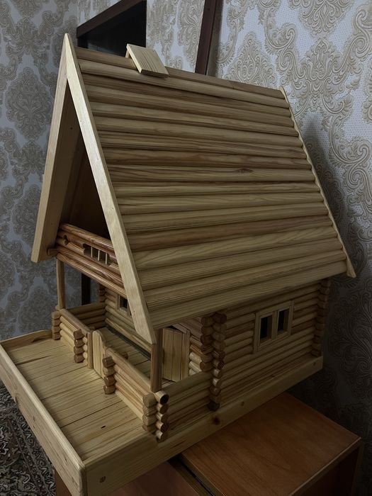 Деревянный домик ручная работа