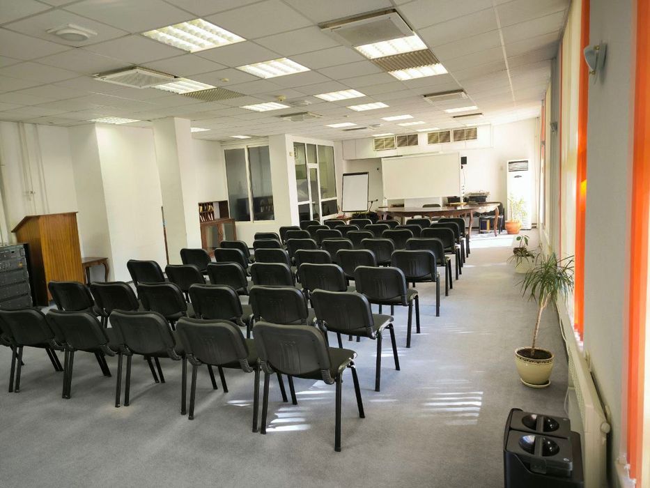 Дава се под наем Офис в к.к. Златни пясъци - 120 кв.м за 61.2 € - Снимка #1