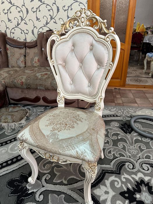 Стол и стулья 22 штуки