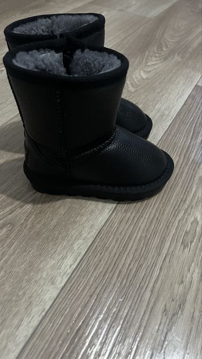 Продам детские угги