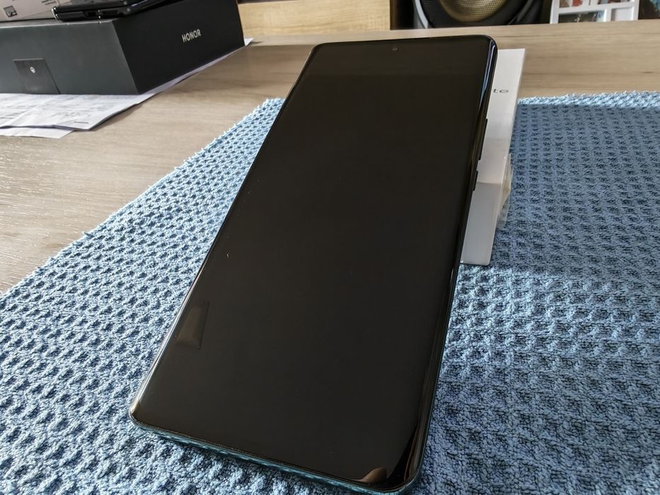 Продавам Honor magic 6 lite 8/256gb.
