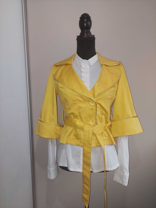 Jacheta galbena cu maneci clopot Rinascimento