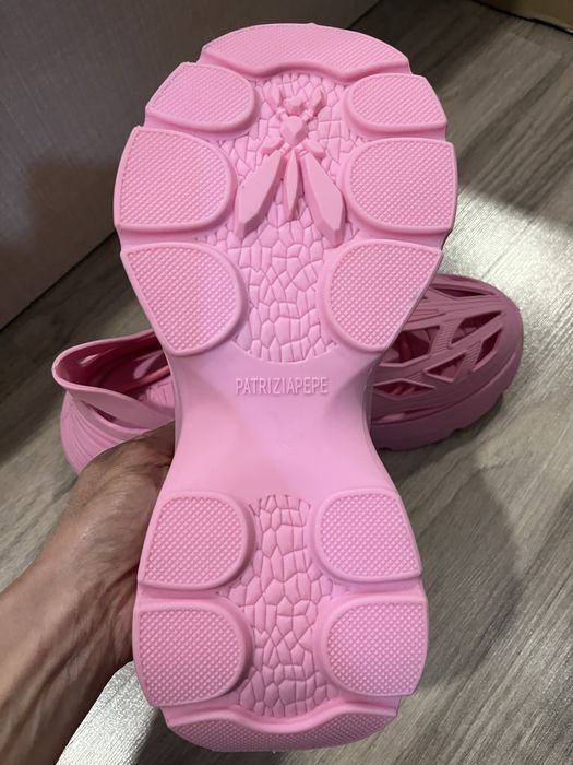 Нови сникърси Patrizia Pepe