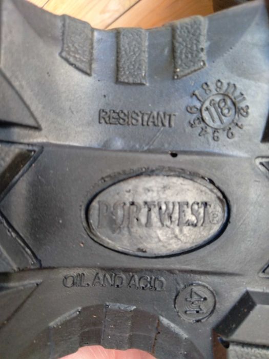 Продам новые кожаные ботинки PORTWEST