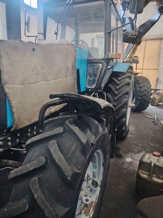 Трактор Мтз 1221